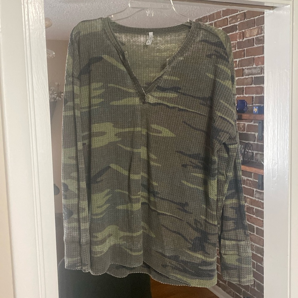 Women’s Z supply loose fitting thermal top